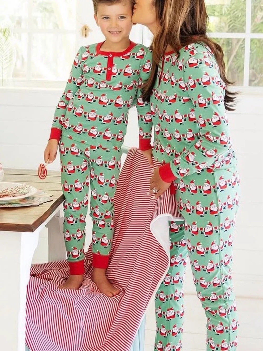 NWT Size M TBBC Chris Kringle Kickline Christmas Santa Print Women's Pajama set